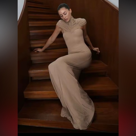 Nude sculpted maxi dress like helsa mugler - Picture 3 of 14